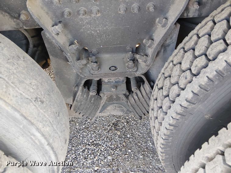 image for item EG1706 2018 Peterbilt 348 refuse truck