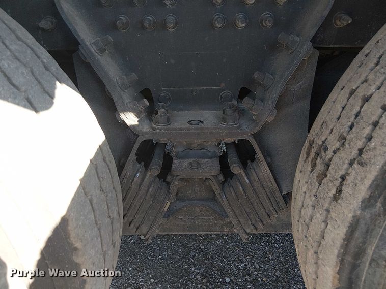 image for item EG1706 2018 Peterbilt 348 refuse truck