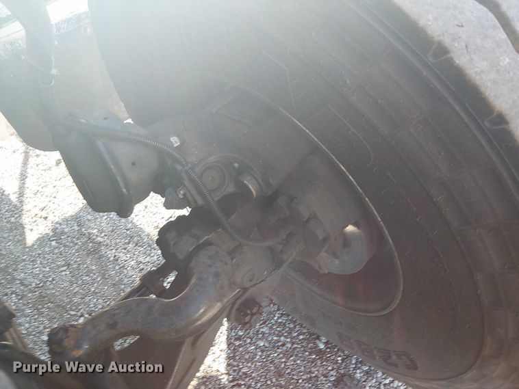 image for item EG1706 2018 Peterbilt 348 refuse truck