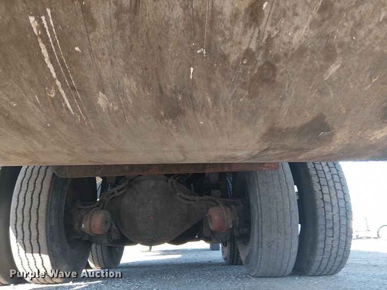 image for item EG1706 2018 Peterbilt 348 refuse truck