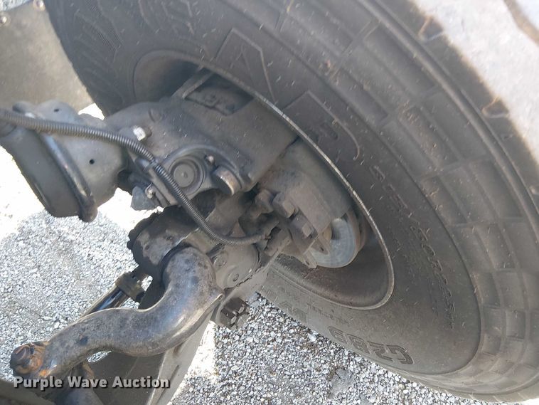 image for item EG1706 2018 Peterbilt 348 refuse truck