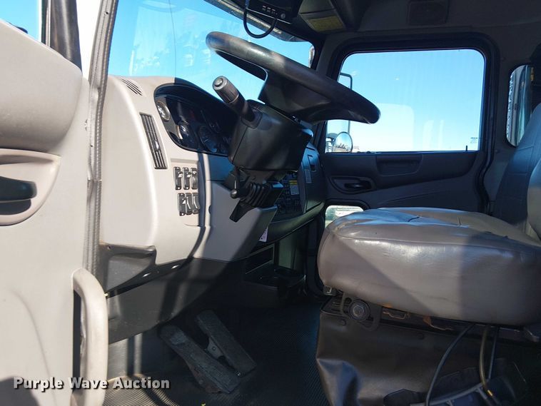 image for item EG1706 2018 Peterbilt 348 refuse truck