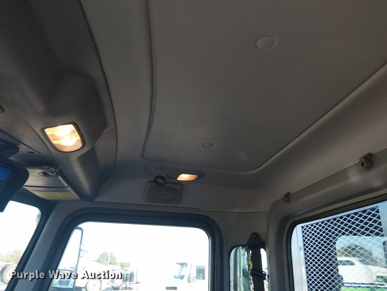 image for item EG1706 2018 Peterbilt 348 refuse truck