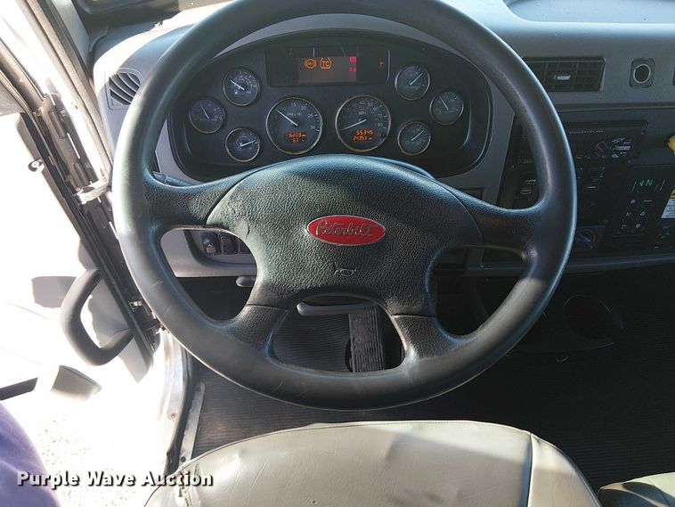 image for item EG1706 2018 Peterbilt 348 refuse truck