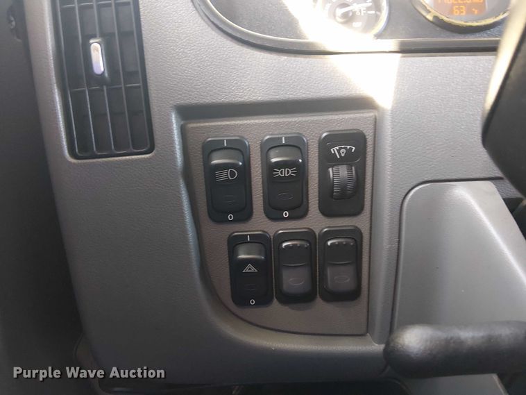 image for item EG1706 2018 Peterbilt 348 refuse truck