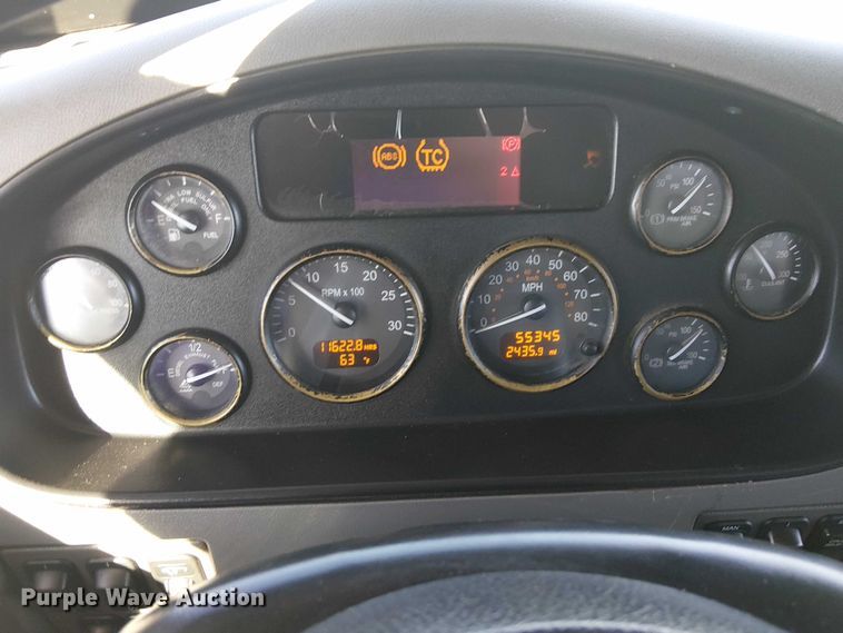 image for item EG1706 2018 Peterbilt 348 refuse truck