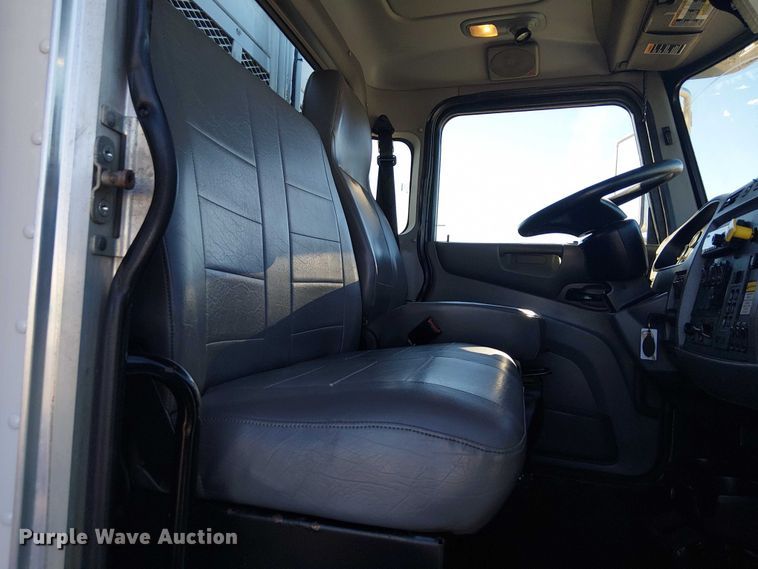 image for item EG1706 2018 Peterbilt 348 refuse truck