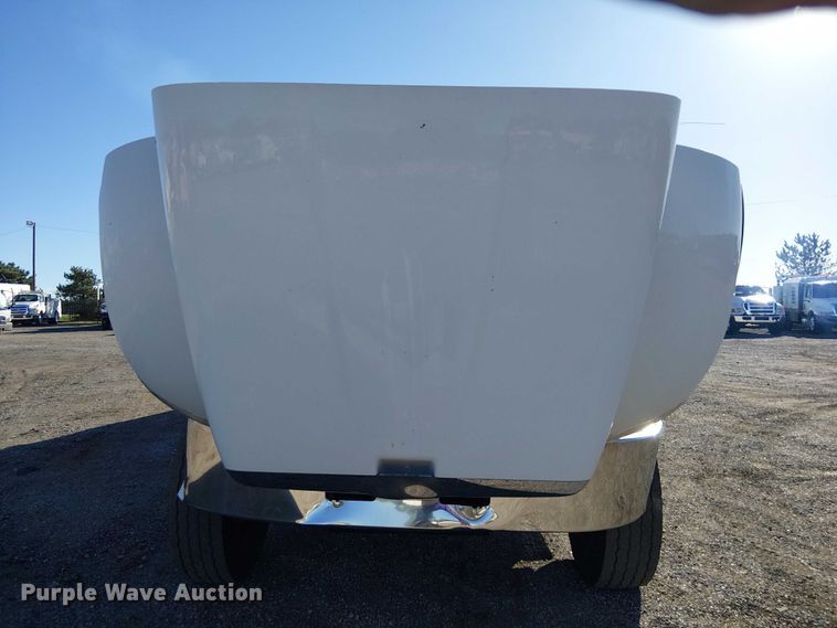 image for item EG1706 2018 Peterbilt 348 refuse truck