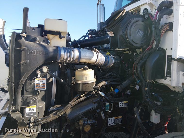 image for item EG1706 2018 Peterbilt 348 refuse truck