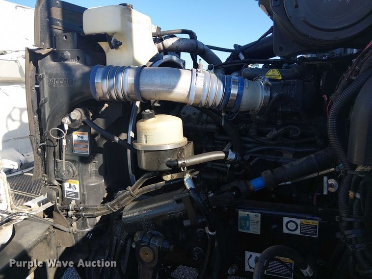 image for item EG1706 2018 Peterbilt 348 refuse truck