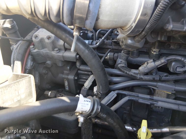 image for item EG1706 2018 Peterbilt 348 refuse truck