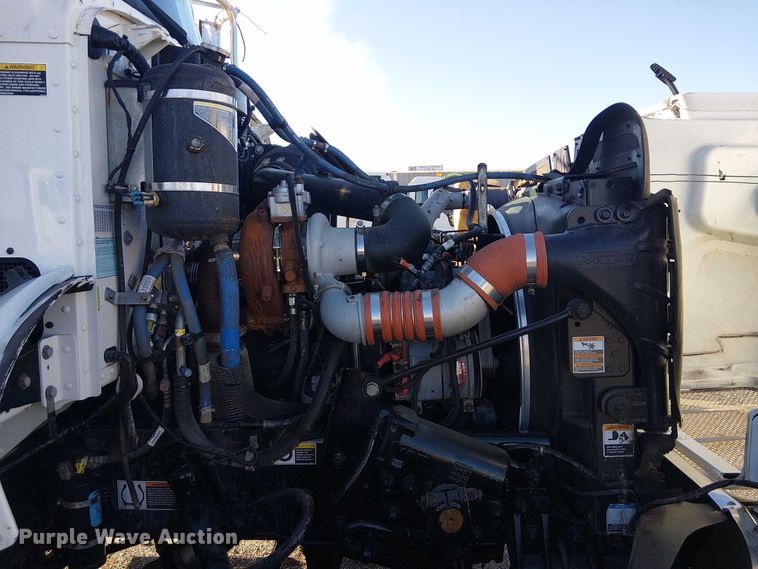 image for item EG1706 2018 Peterbilt 348 refuse truck