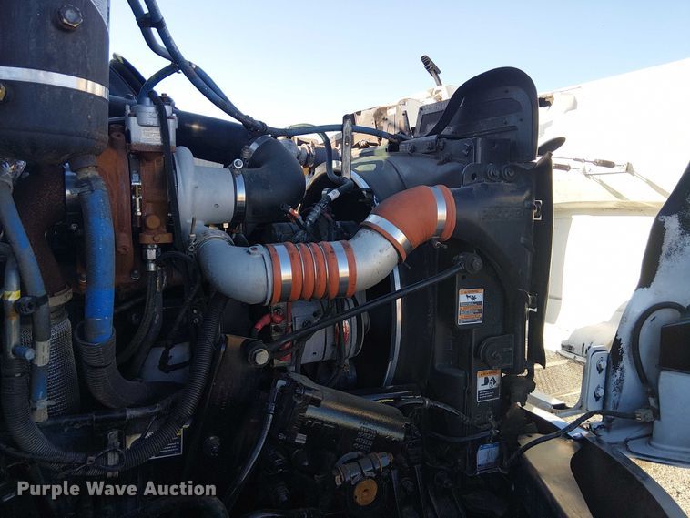 image for item EG1706 2018 Peterbilt 348 refuse truck