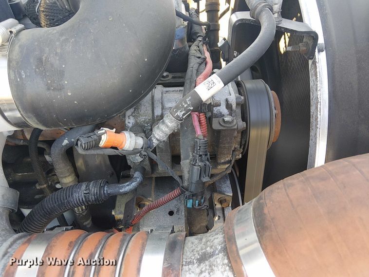 image for item EG1706 2018 Peterbilt 348 refuse truck