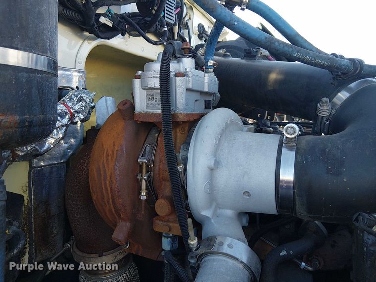 image for item EG1706 2018 Peterbilt 348 refuse truck