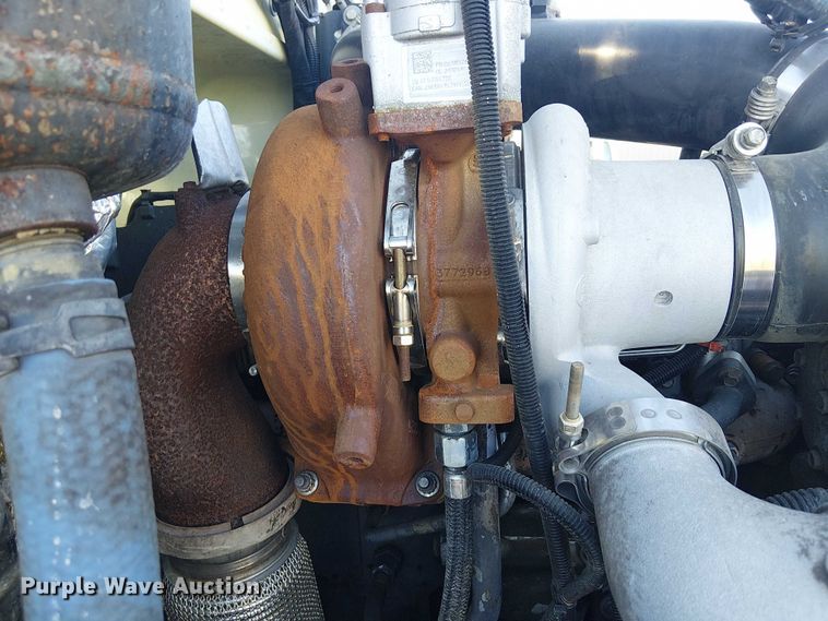 image for item EG1706 2018 Peterbilt 348 refuse truck