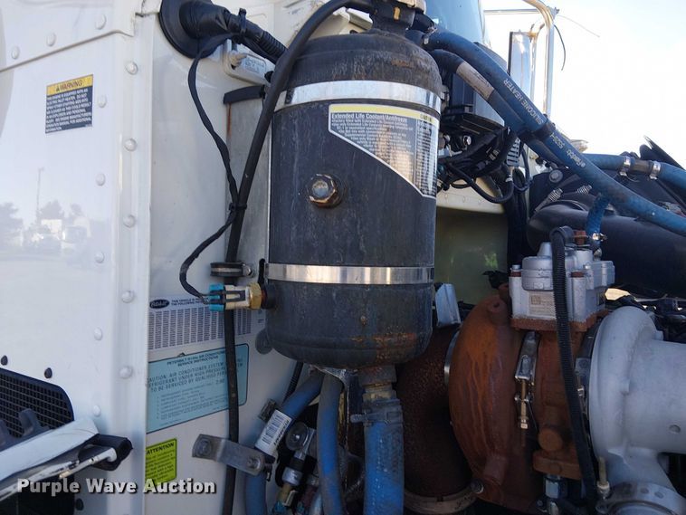 image for item EG1706 2018 Peterbilt 348 refuse truck