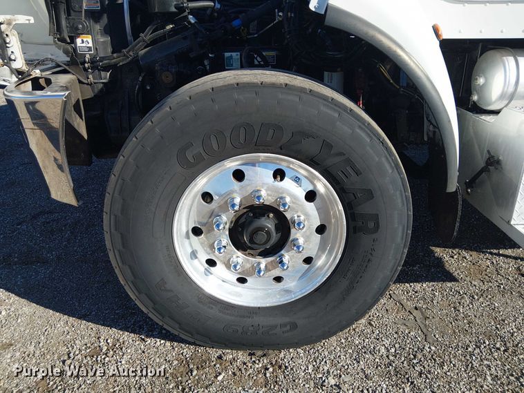 image for item EG1706 2018 Peterbilt 348 refuse truck