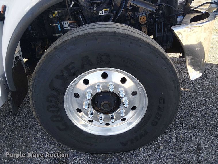 image for item EG1706 2018 Peterbilt 348 refuse truck