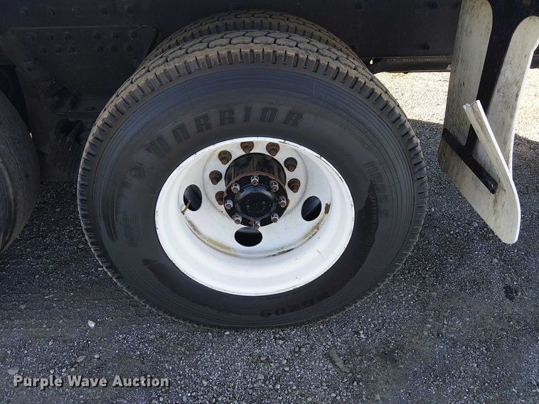 image for item EG1706 2018 Peterbilt 348 refuse truck