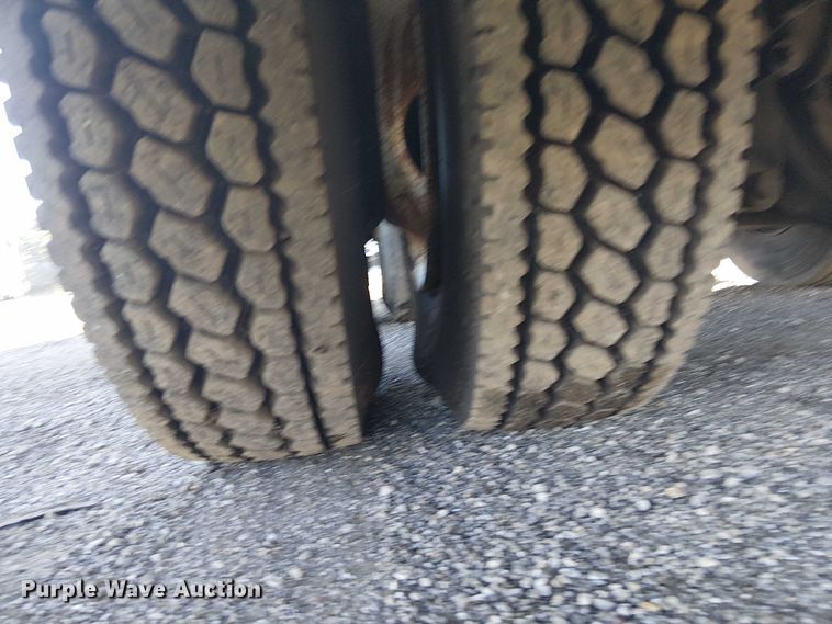 image for item EG1706 2018 Peterbilt 348 refuse truck