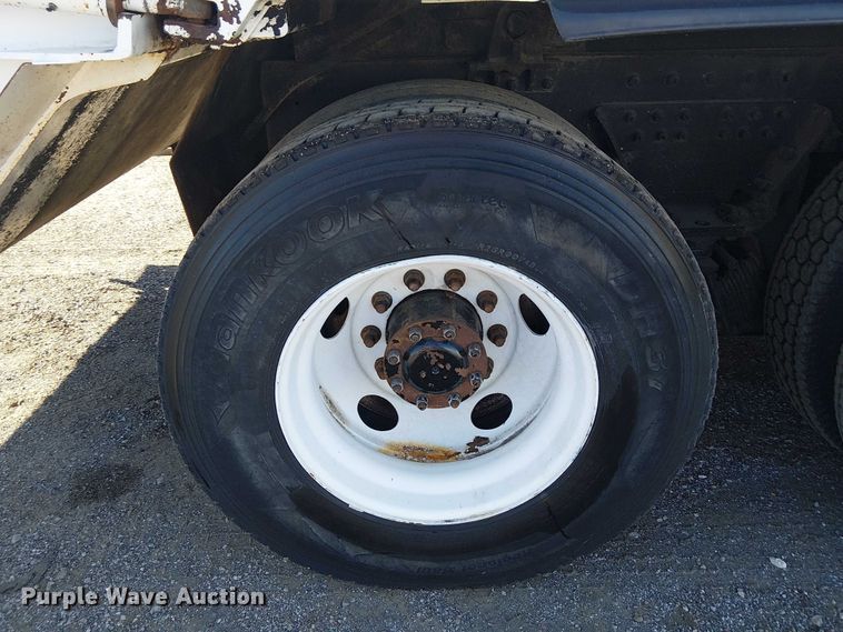 image for item EG1706 2018 Peterbilt 348 refuse truck