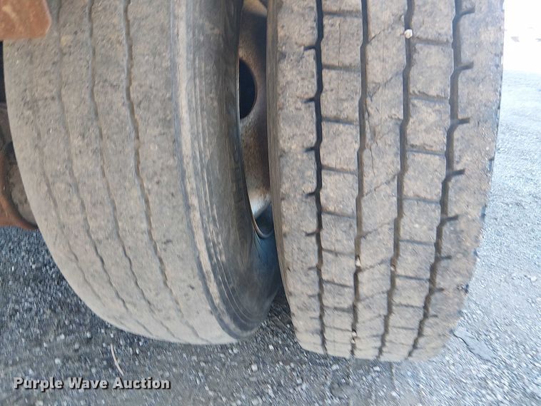 image for item EG1706 2018 Peterbilt 348 refuse truck