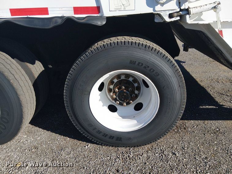 image for item EG1706 2018 Peterbilt 348 refuse truck