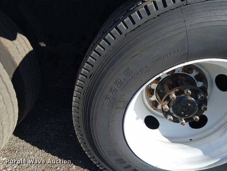 image for item EG1706 2018 Peterbilt 348 refuse truck