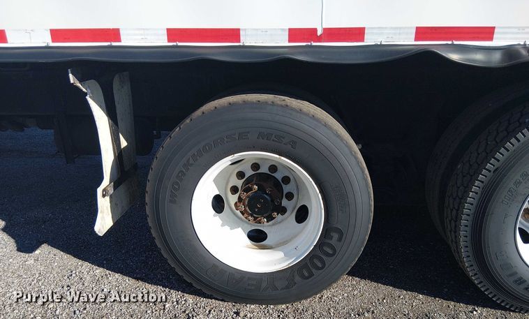 image for item EG1706 2018 Peterbilt 348 refuse truck