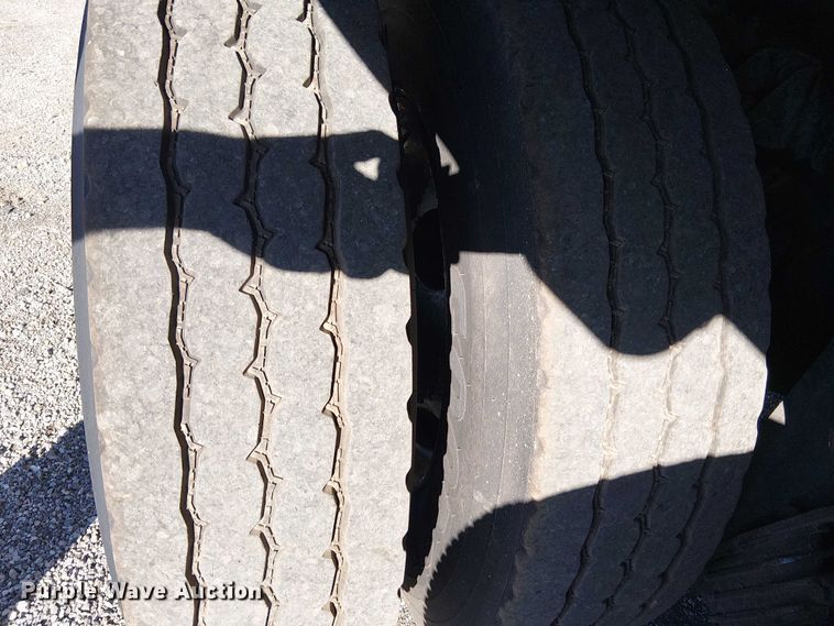 image for item EG1706 2018 Peterbilt 348 refuse truck