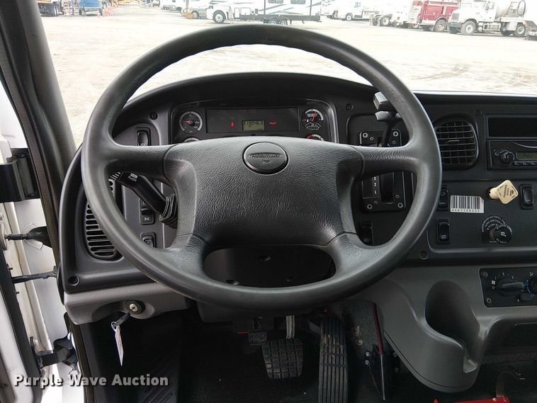 image for item EG1713 2012 Freightliner Business Class M2 box truck