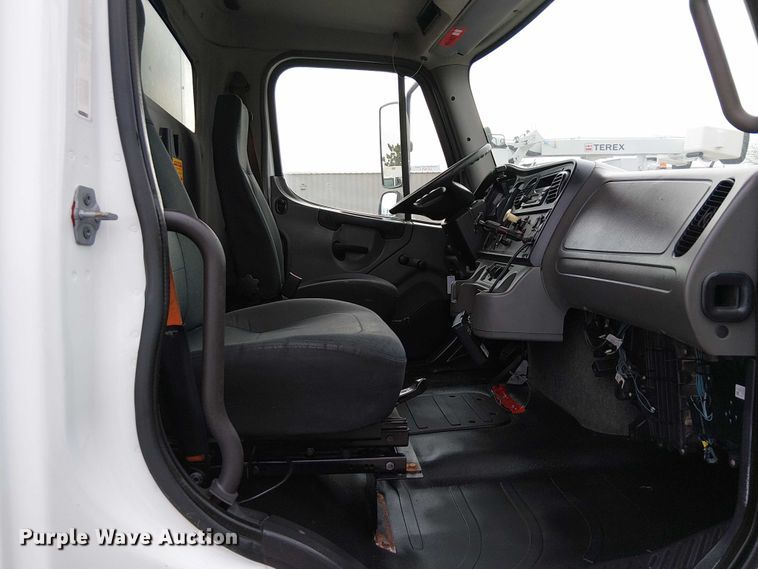 image for item EG1713 2012 Freightliner Business Class M2 box truck