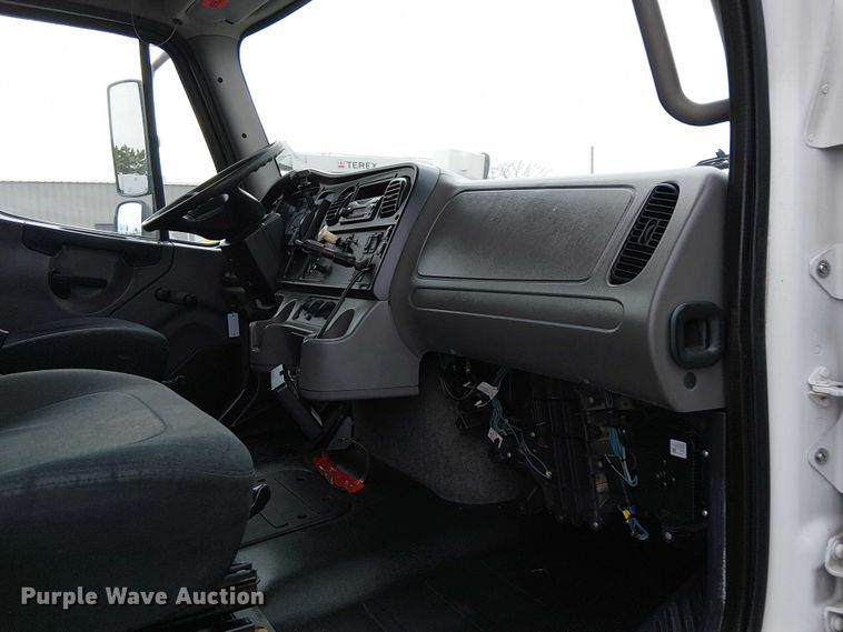 image for item EG1713 2012 Freightliner Business Class M2 box truck