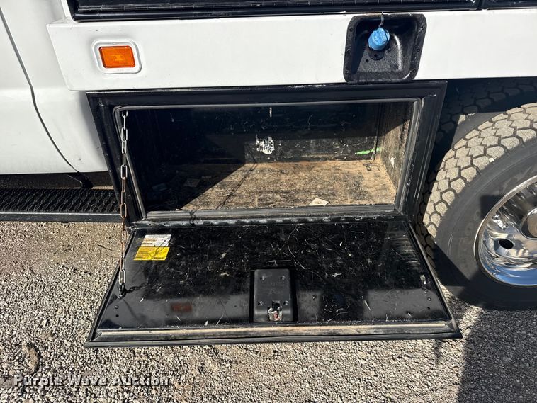 image for item EG1731 2015 Ford F450 Super Duty XL Crew Cab flatbed truck