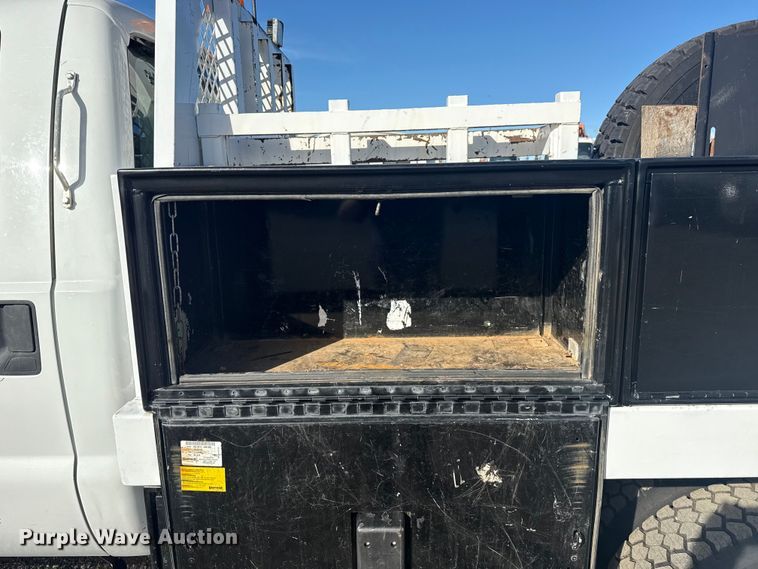 image for item EG1731 2015 Ford F450 Super Duty XL Crew Cab flatbed truck