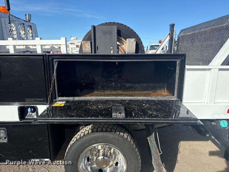 image for item EG1731 2015 Ford F450 Super Duty XL Crew Cab flatbed truck