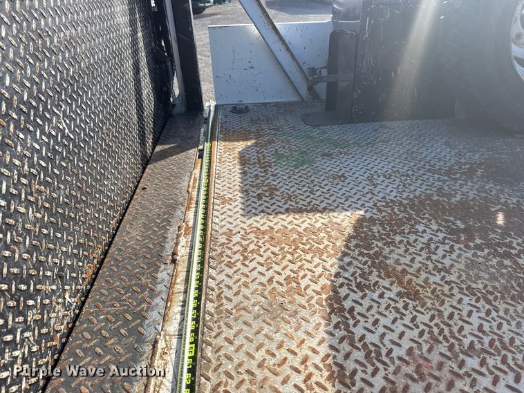 image for item EG1731 2015 Ford F450 Super Duty XL Crew Cab flatbed truck