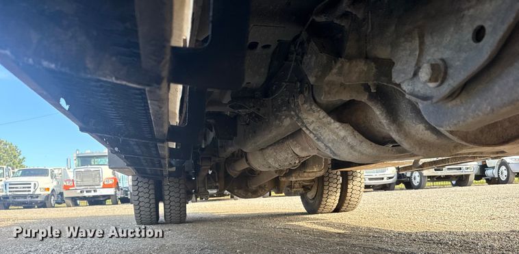 image for item EG1731 2015 Ford F450 Super Duty XL Crew Cab flatbed truck