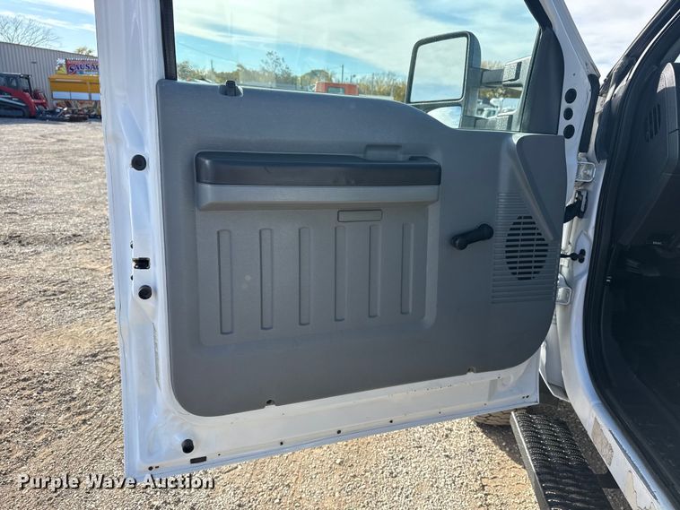 image for item EG1731 2015 Ford F450 Super Duty XL Crew Cab flatbed truck