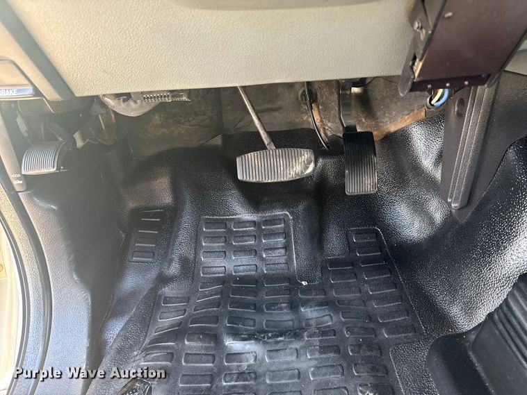 image for item EG1731 2015 Ford F450 Super Duty XL Crew Cab flatbed truck