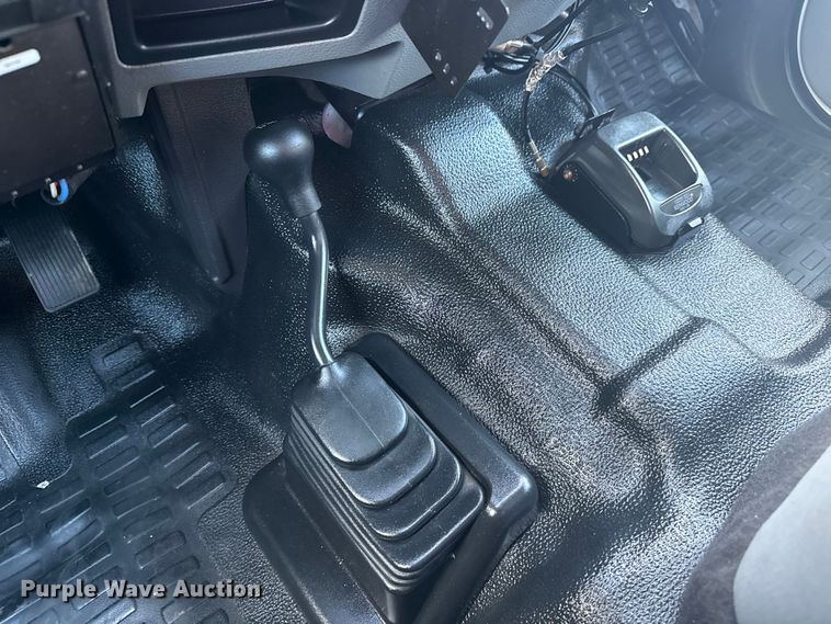 image for item EG1731 2015 Ford F450 Super Duty XL Crew Cab flatbed truck