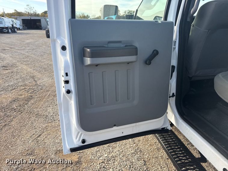 image for item EG1731 2015 Ford F450 Super Duty XL Crew Cab flatbed truck