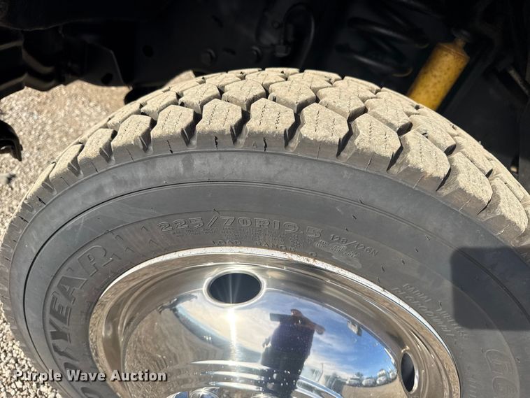 image for item EG1731 2015 Ford F450 Super Duty XL Crew Cab flatbed truck