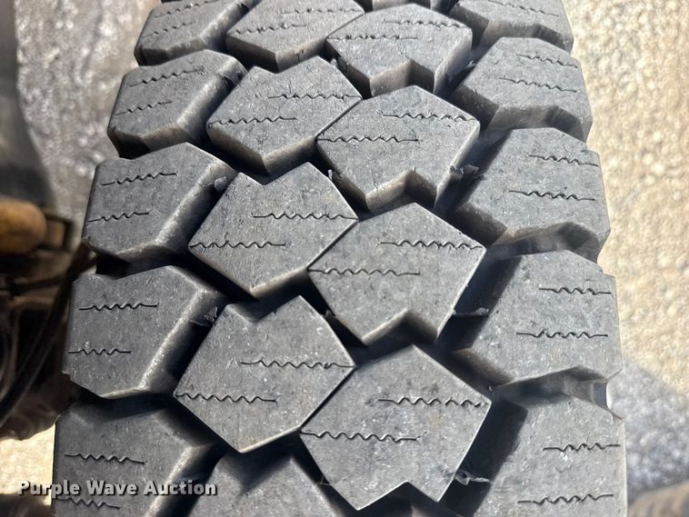 image for item EG1731 2015 Ford F450 Super Duty XL Crew Cab flatbed truck