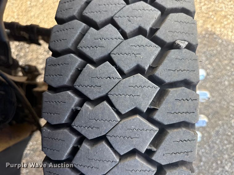 image for item EG1731 2015 Ford F450 Super Duty XL Crew Cab flatbed truck