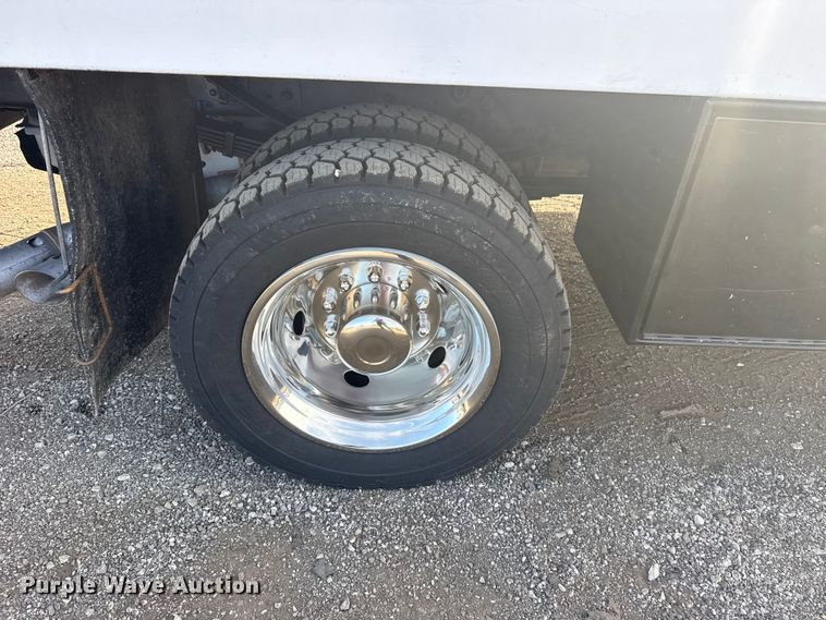 image for item EG1731 2015 Ford F450 Super Duty XL Crew Cab flatbed truck