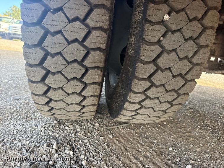 image for item EG1731 2015 Ford F450 Super Duty XL Crew Cab flatbed truck