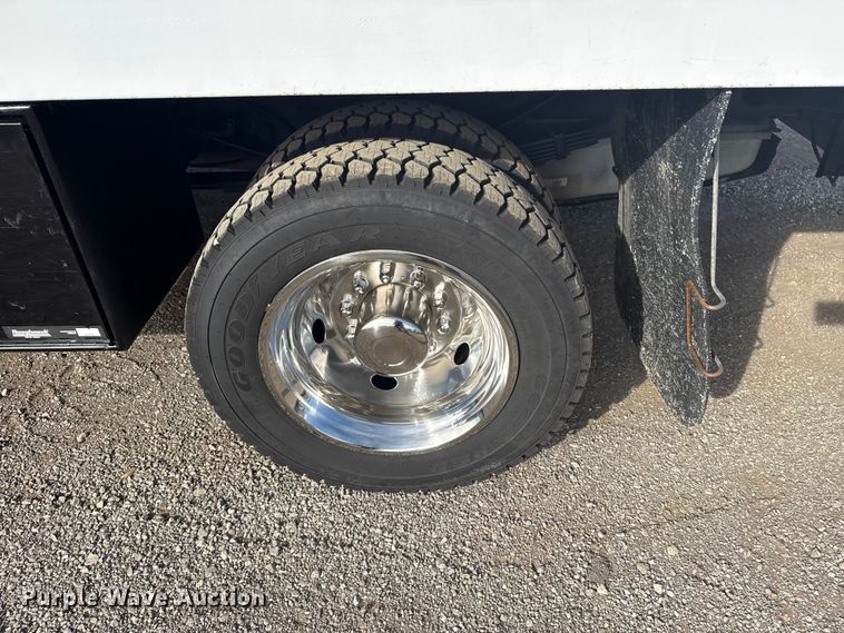 image for item EG1731 2015 Ford F450 Super Duty XL Crew Cab flatbed truck