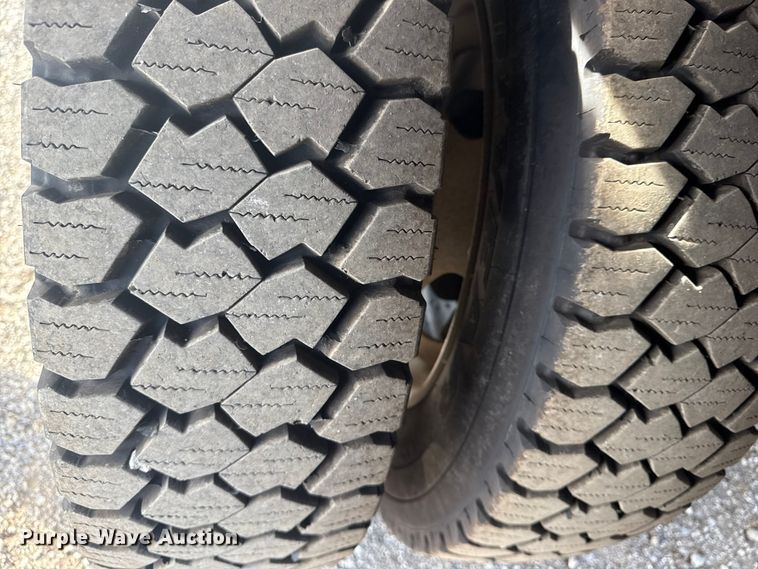 image for item EG1731 2015 Ford F450 Super Duty XL Crew Cab flatbed truck